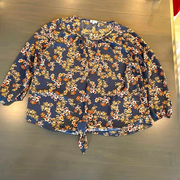 West K tie front blouse - Picture 2 of 4